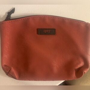 FREE w/$40 purchase || Ipsy makeup bag